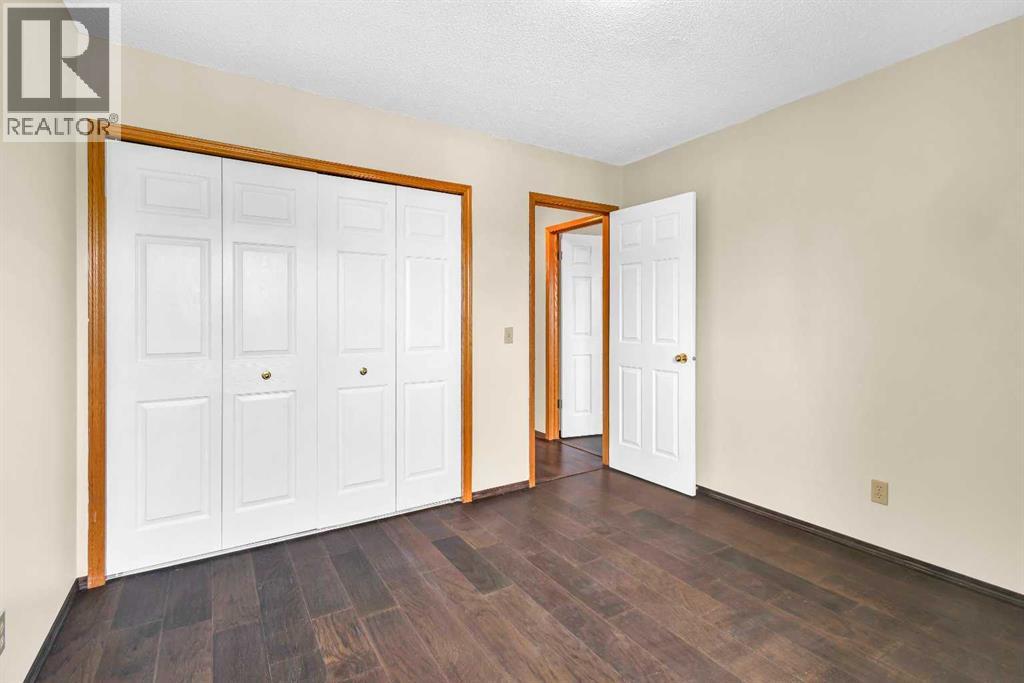 Single Family House for Sale in  Riverside Circle SE Riverbend Calgary 