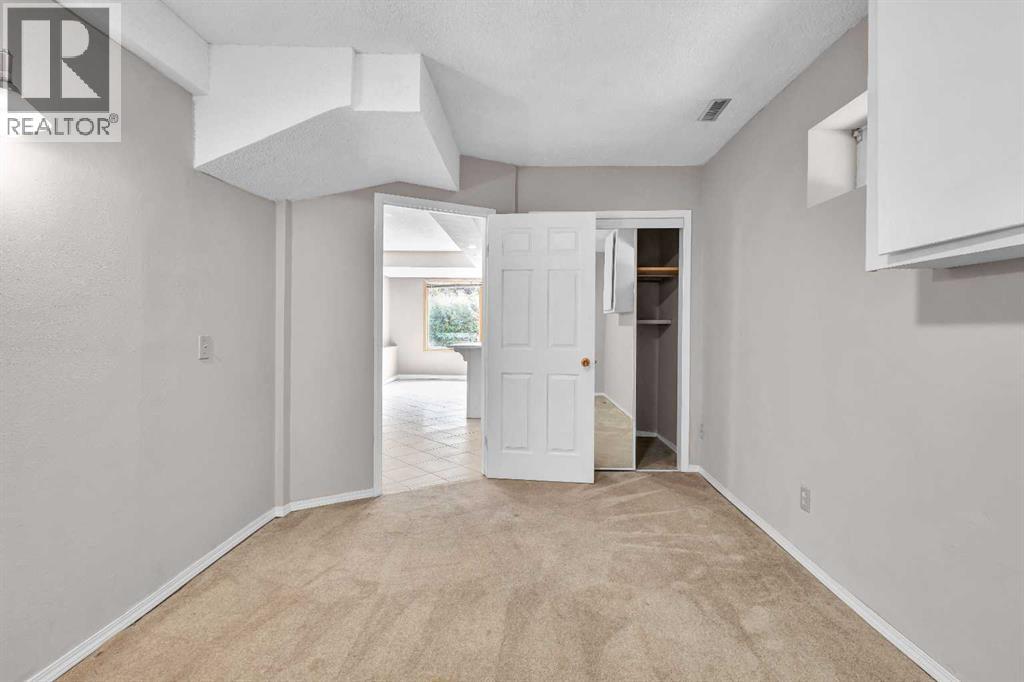Single Family House for Sale in  Riverside Circle SE Riverbend Calgary 