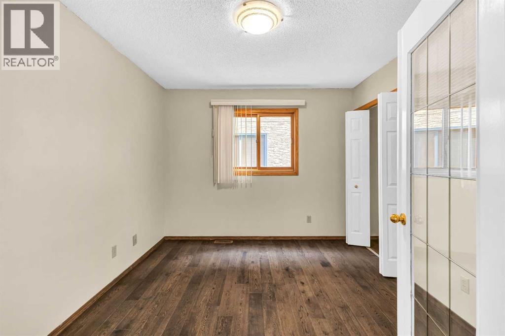 Single Family House for Sale in  Riverside Circle SE Riverbend Calgary 