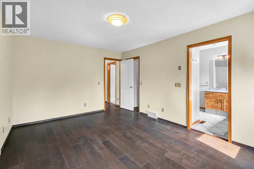 Single Family House for Sale in  Riverside Circle SE Riverbend Calgary 