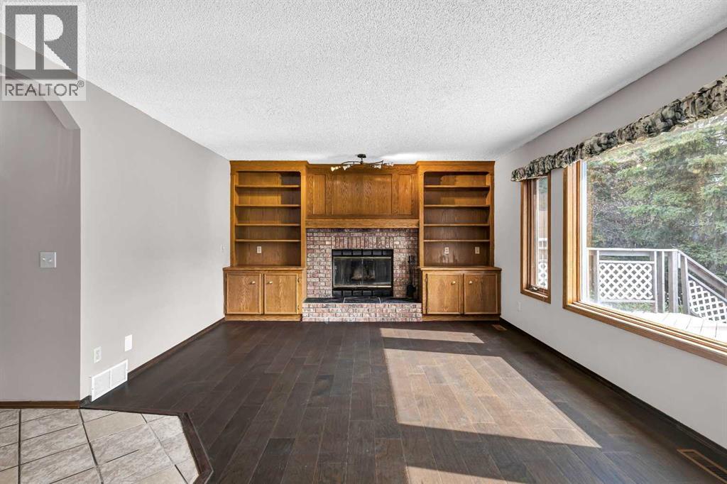 Single Family House for Sale in  Riverside Circle SE Riverbend Calgary 