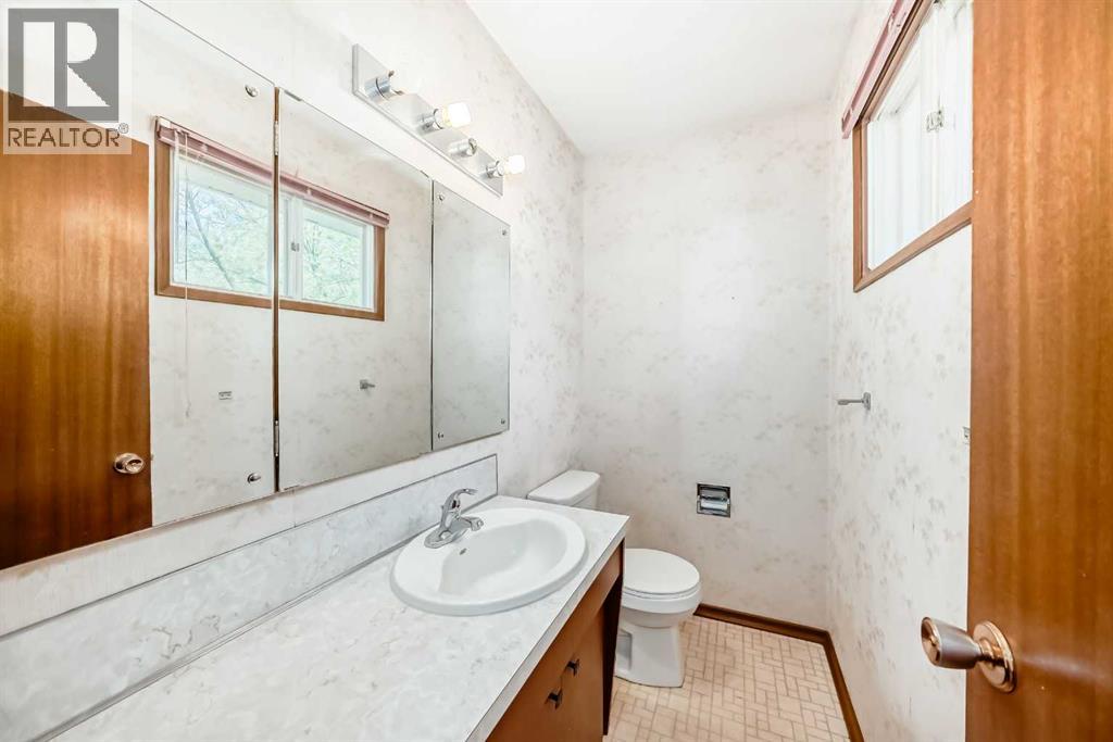 Single Family House Bi-level for Sale in  Barron Drive NW Brentwood Calgary 