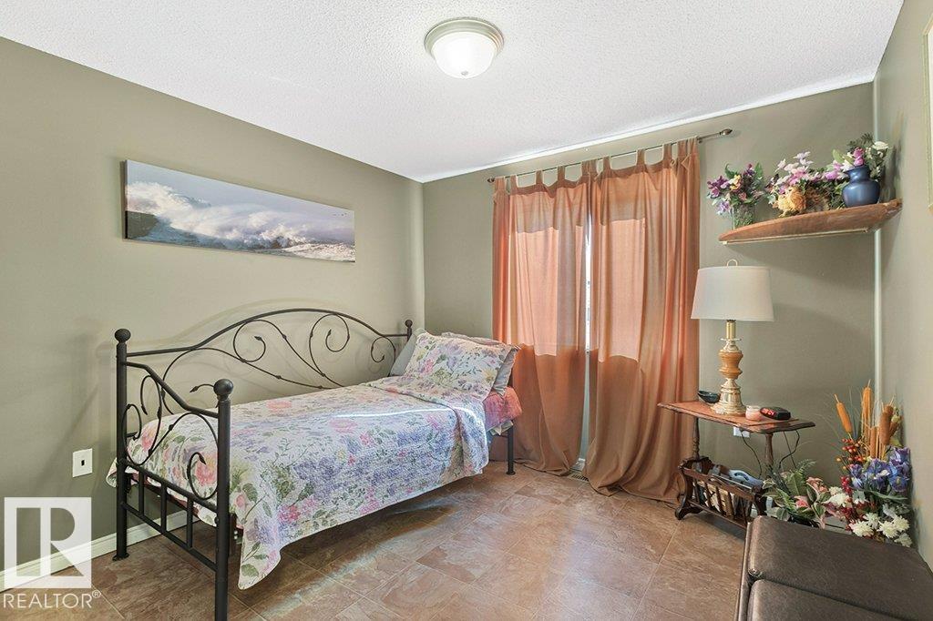 1622 66 AV NW, Edmonton