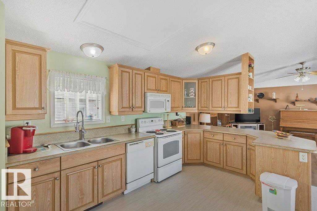 1622 66 AV NW, Edmonton