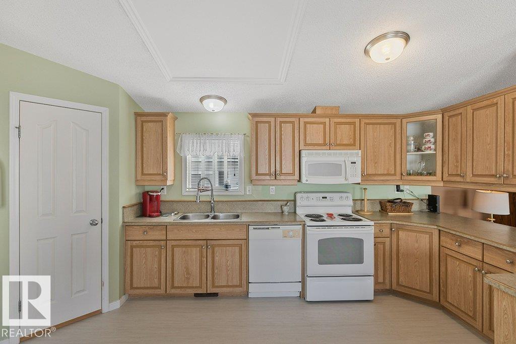 1622 66 AV NW, Edmonton