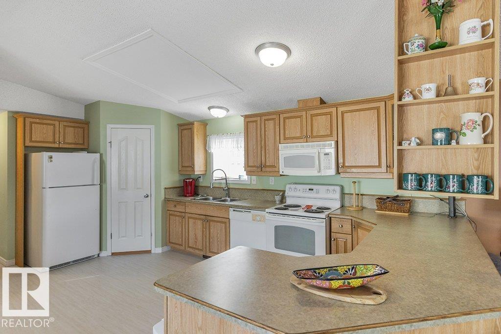 1622 66 AV NW, Edmonton