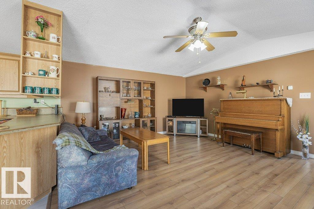 1622 66 AV NW, Edmonton