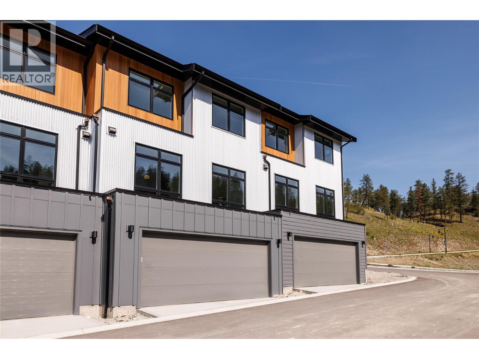 2 3425 Hilltown Drive, Kelowna