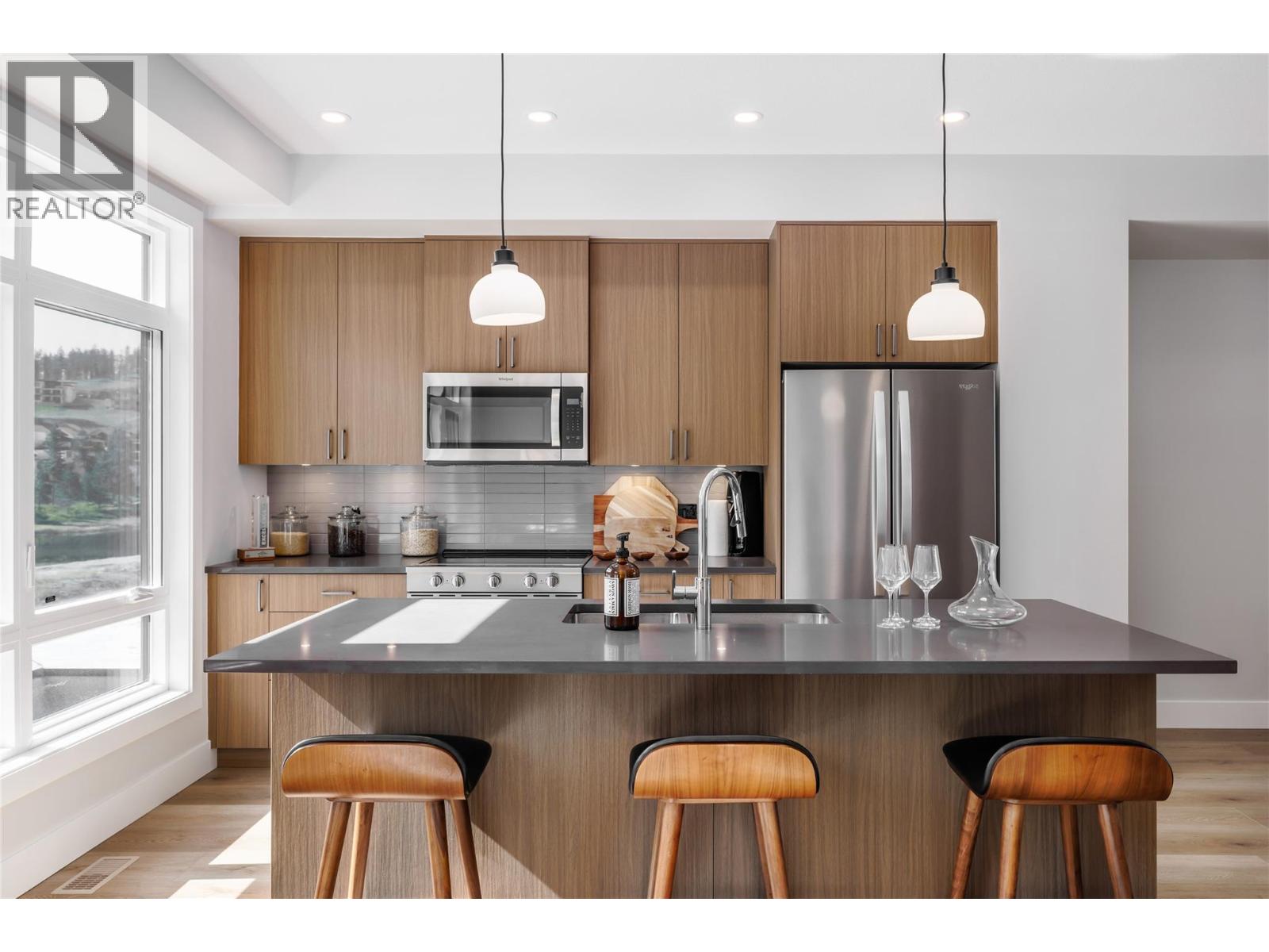 2 3425 Hilltown Drive, Kelowna