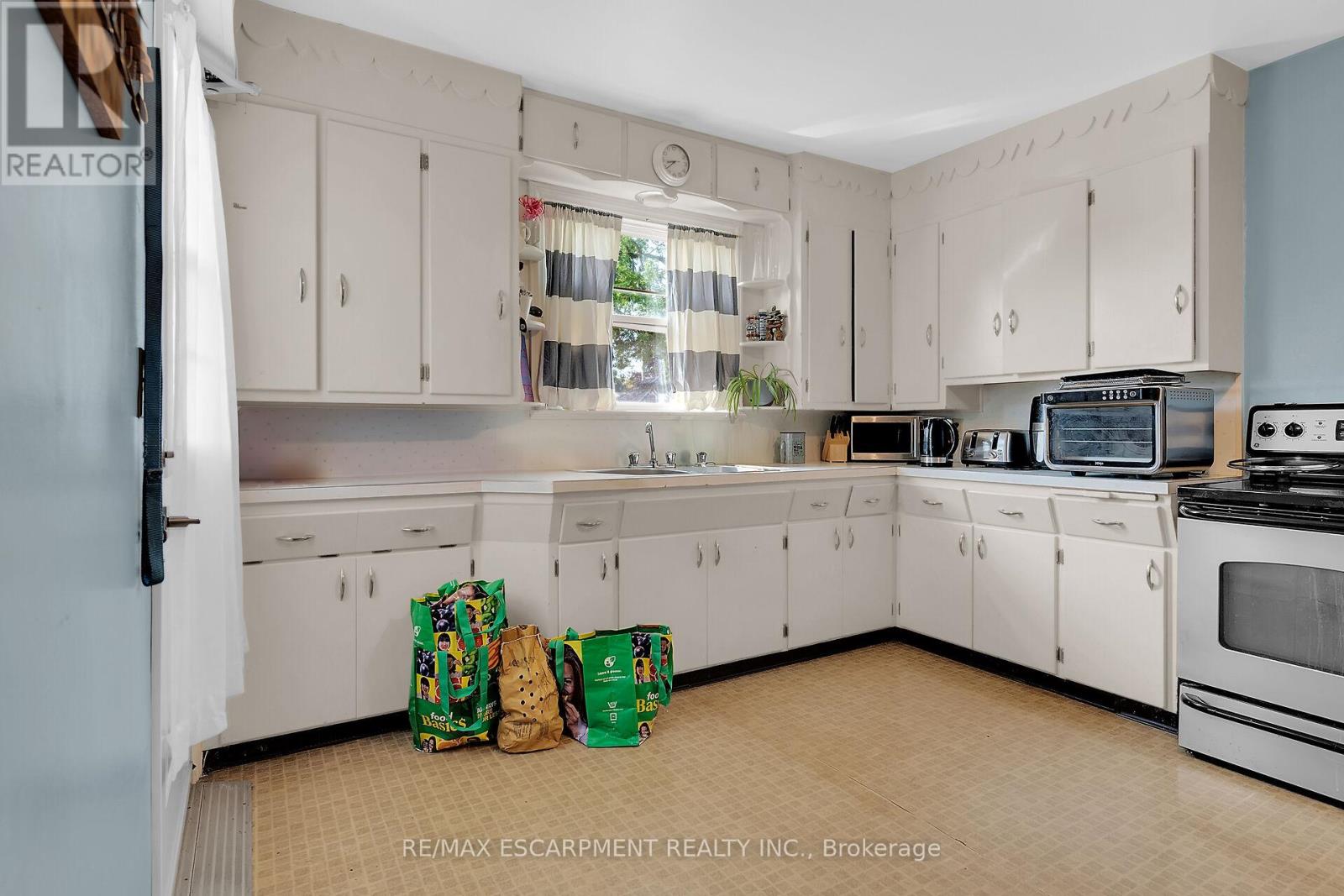 526 STEELE STREET - 15
