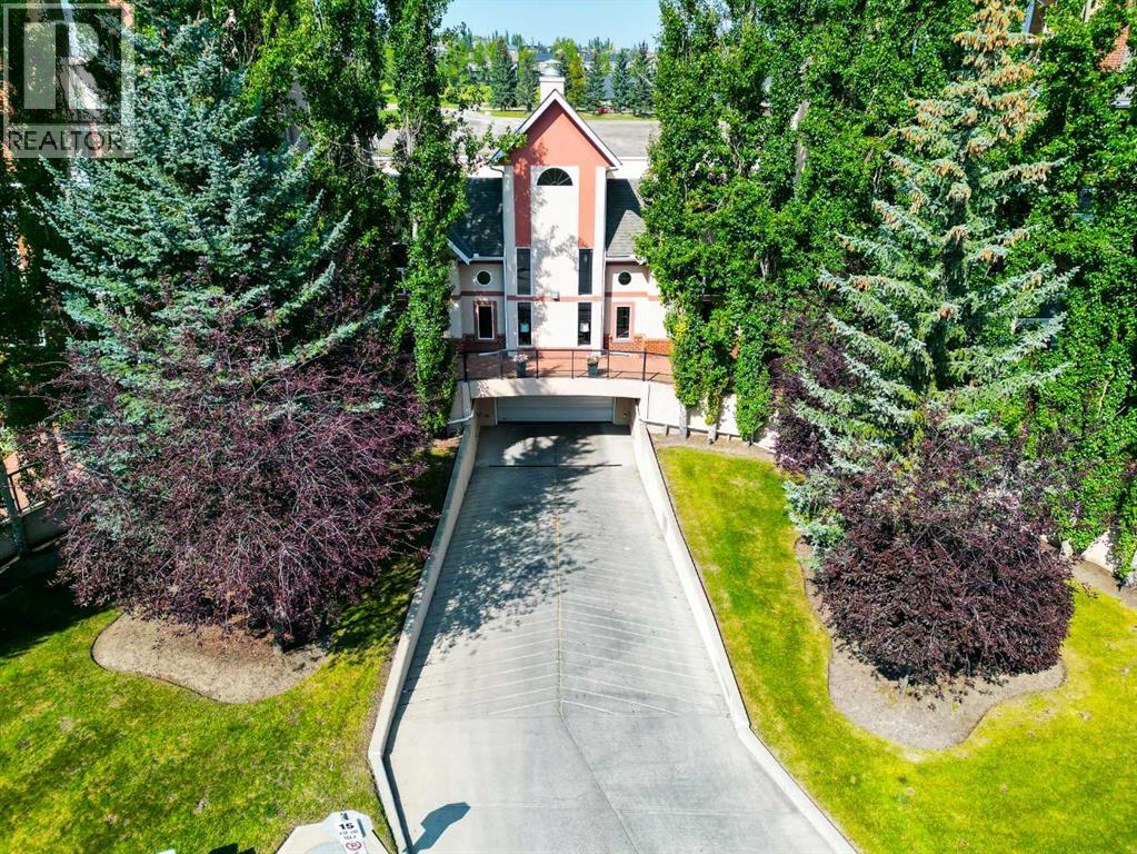 Single Family House for Sale in   Sierra Morena Landing SW Signal Hill Calgary 