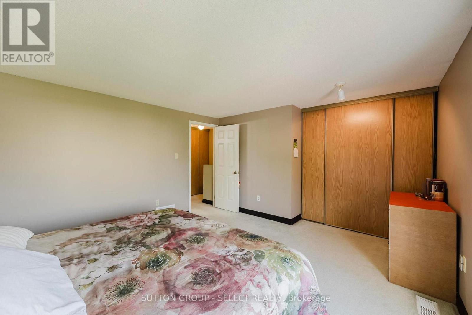 #11 151 MARTINET AVENUE - 11