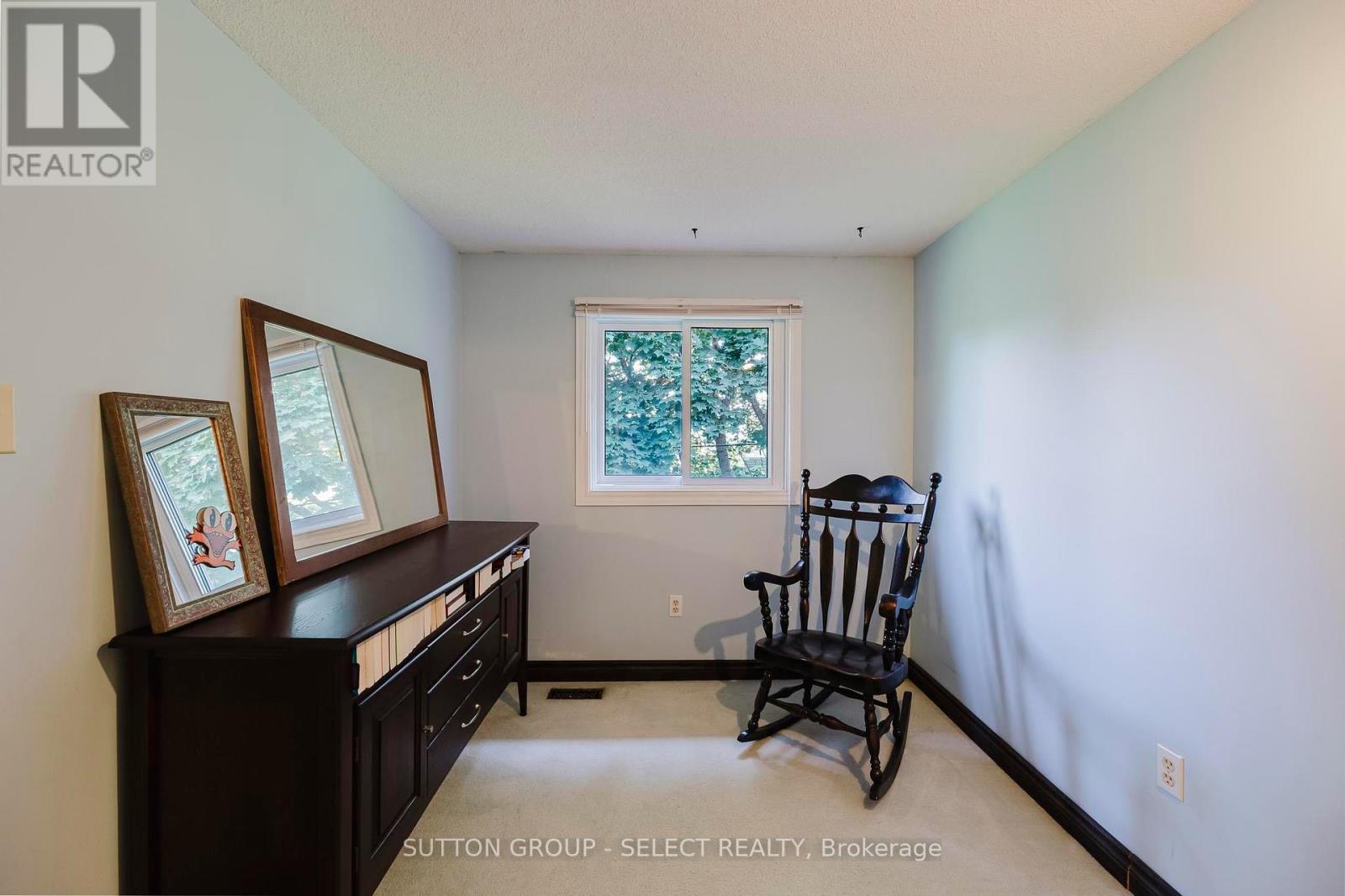 #11 151 MARTINET AVENUE - 15