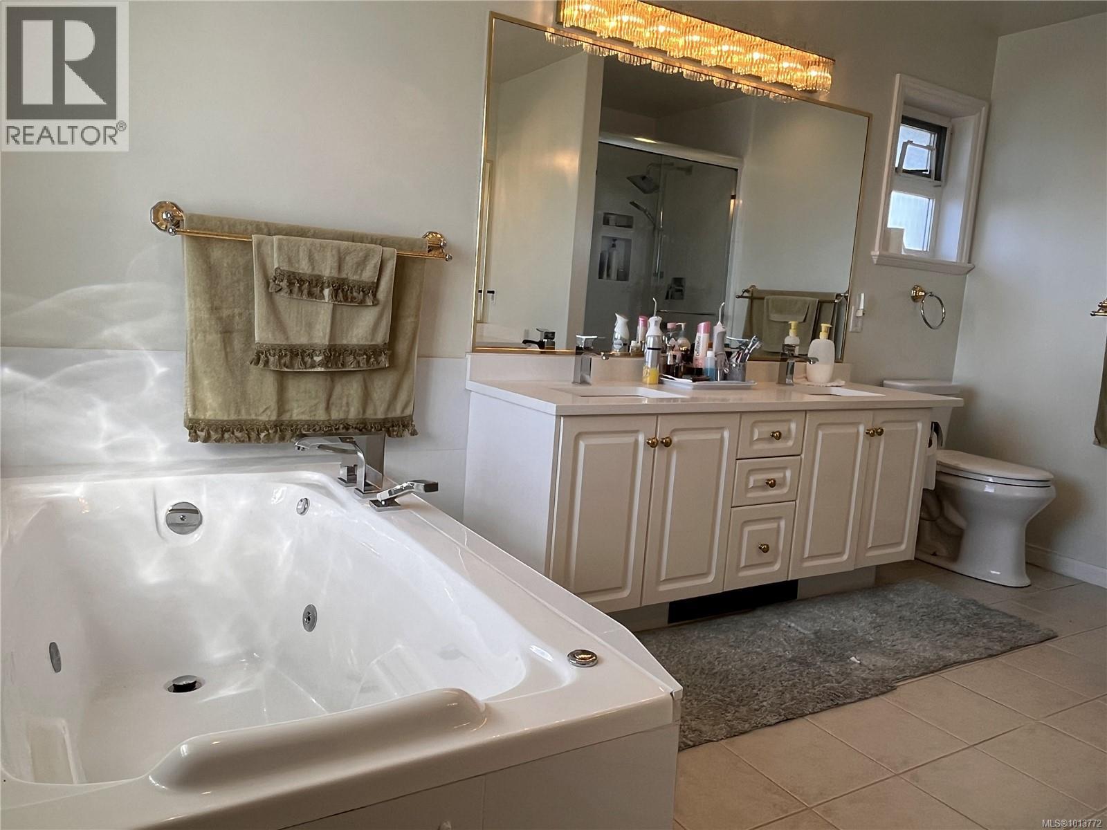 7112 Puckle Rd, Central Saanich