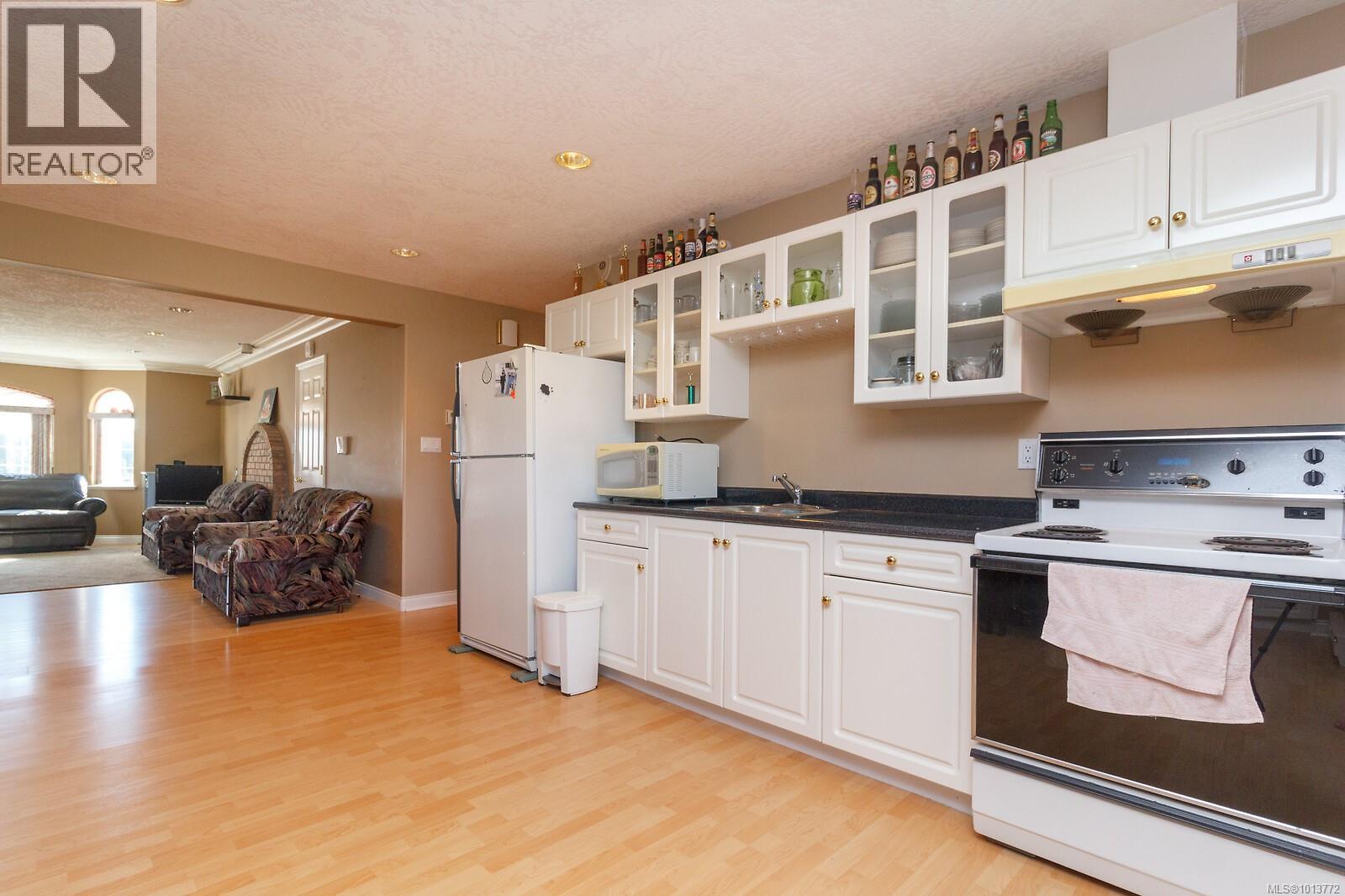 7112 Puckle Rd, Central Saanich