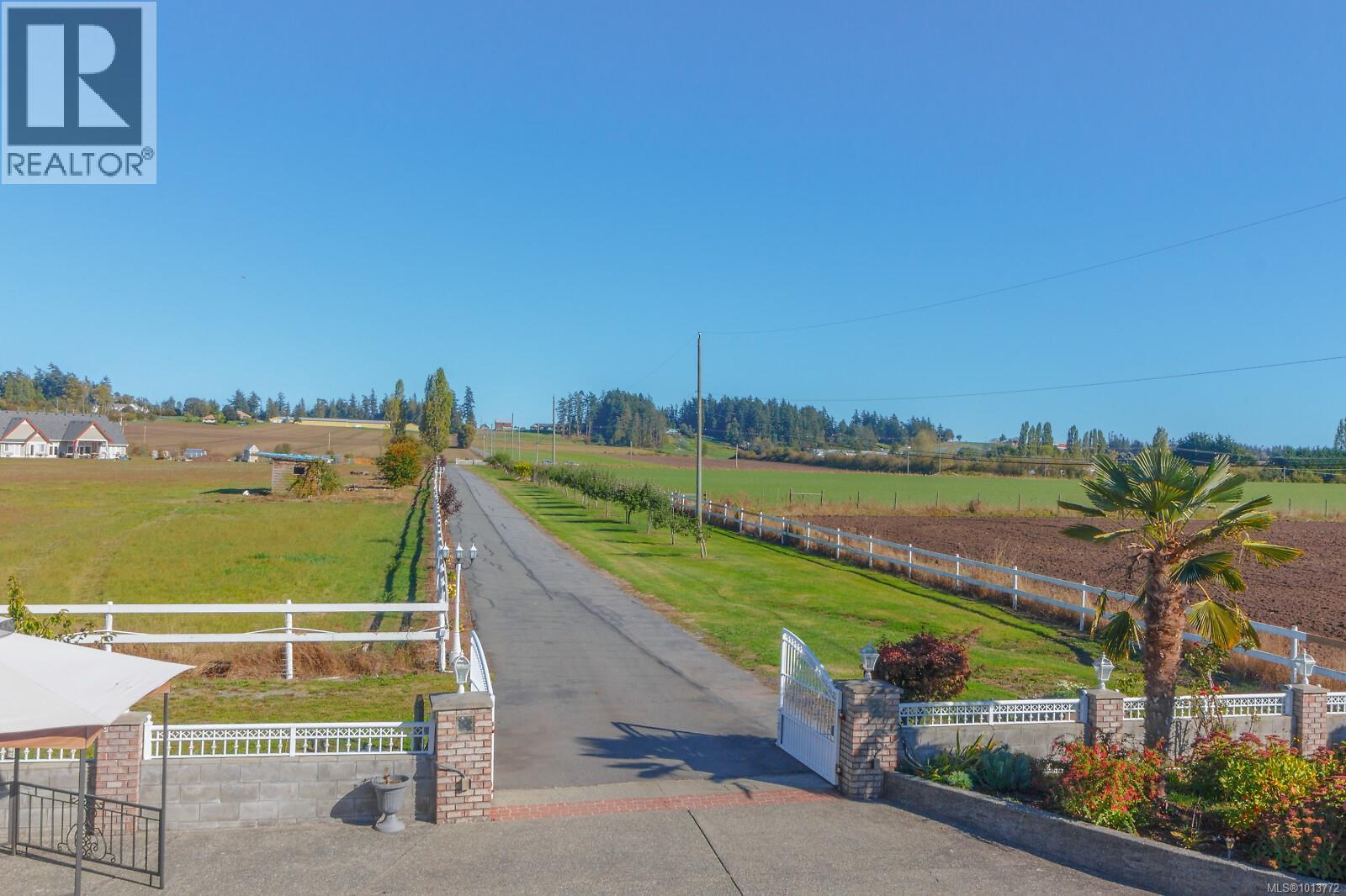7112 Puckle Rd, Central Saanich