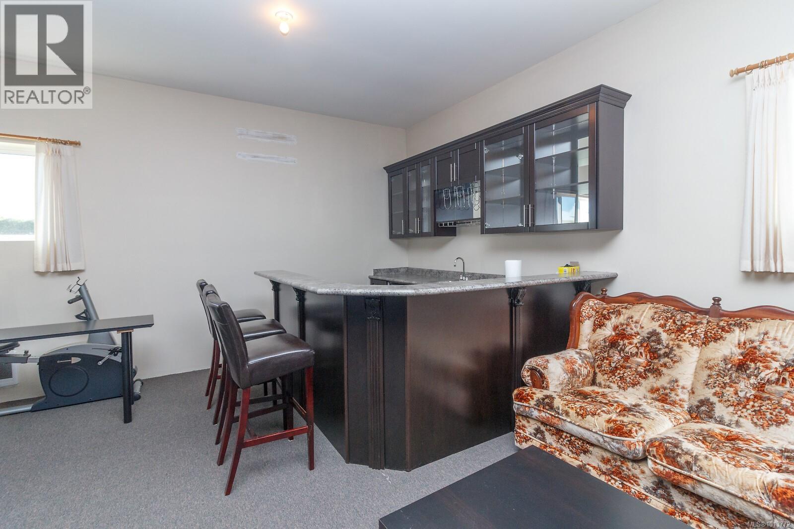 7112 Puckle Rd, Central Saanich