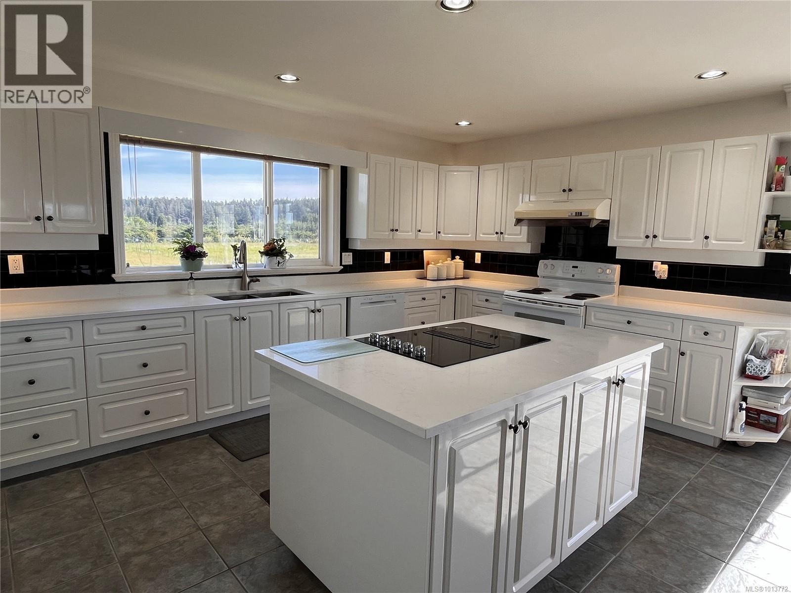 7112 Puckle Rd, Central Saanich