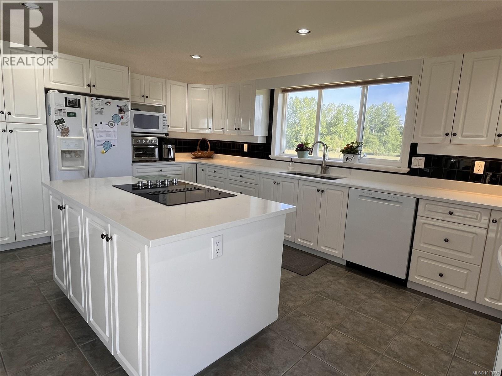 7112 Puckle Rd, Central Saanich