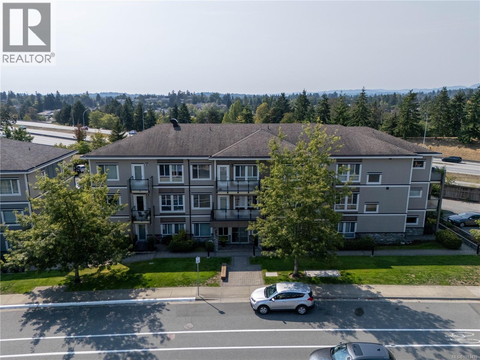 207 4052 Douglas St, Saanich