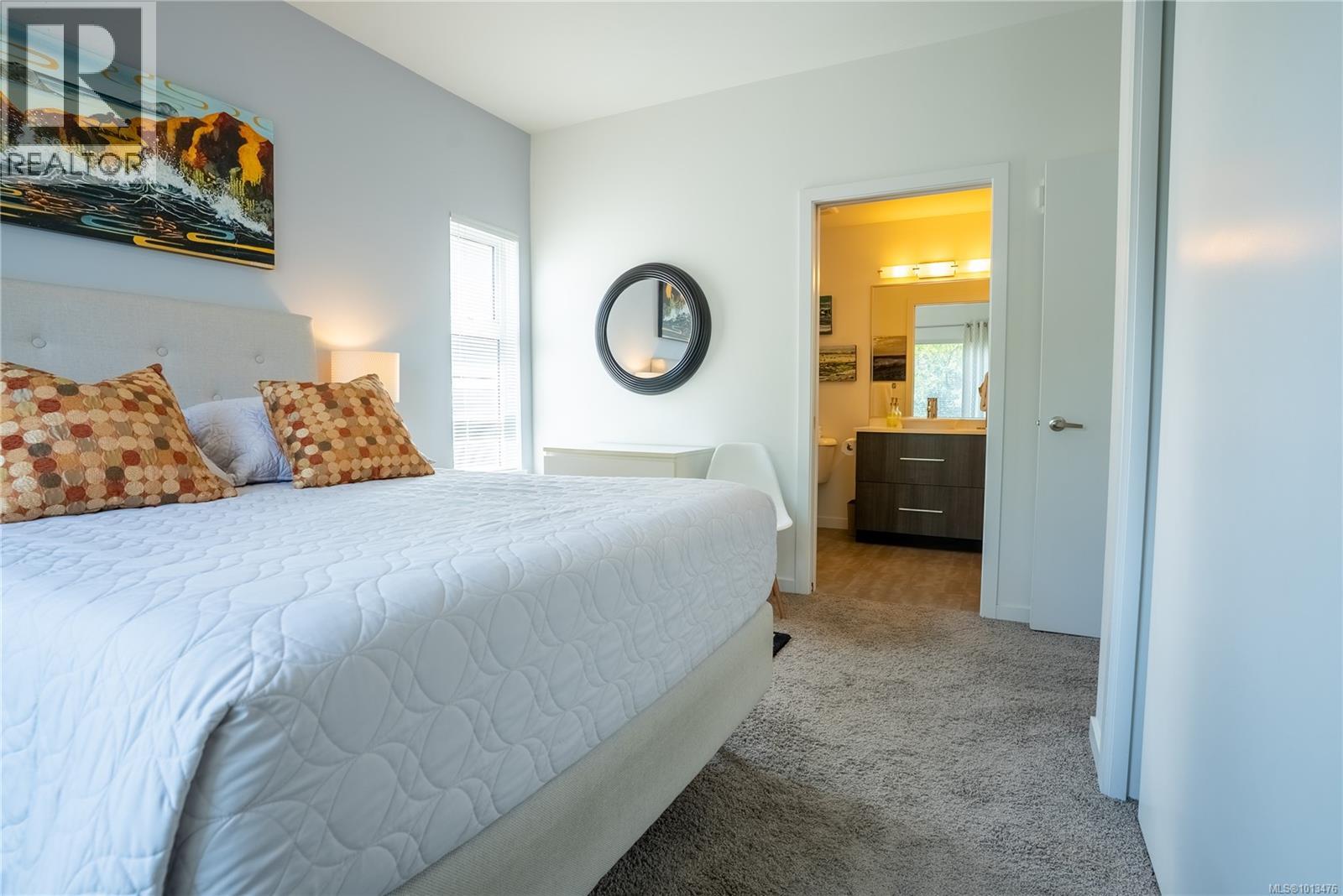 207 4052 Douglas St, Saanich