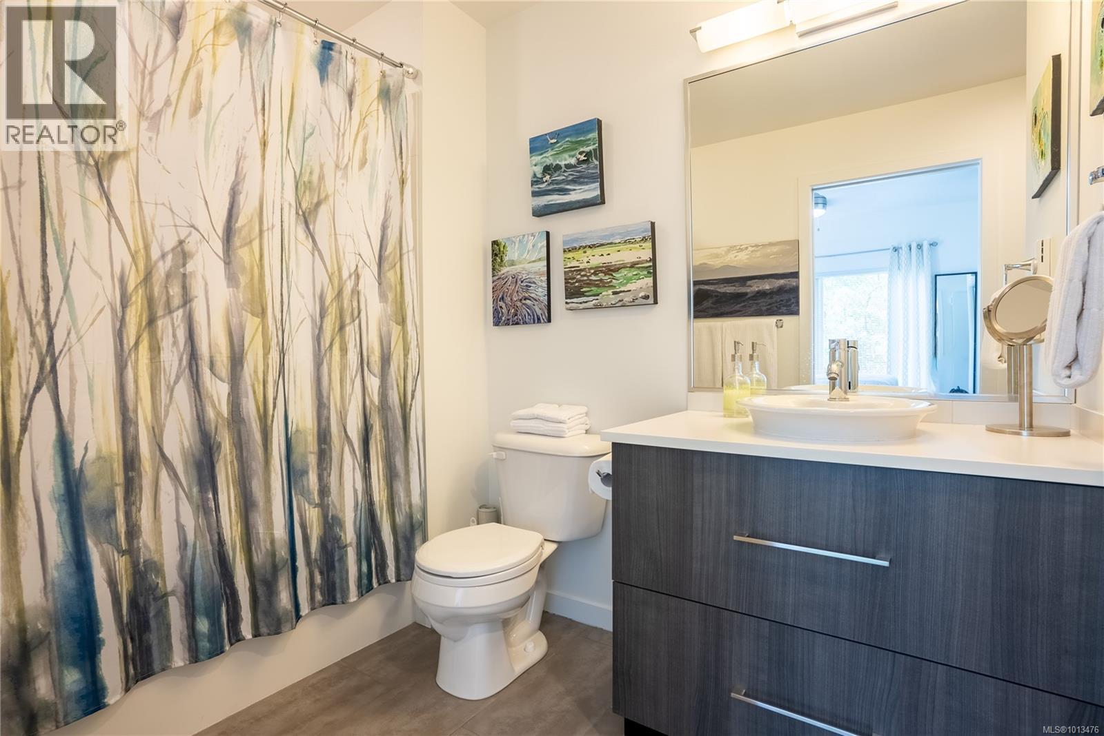 207 4052 Douglas St, Saanich