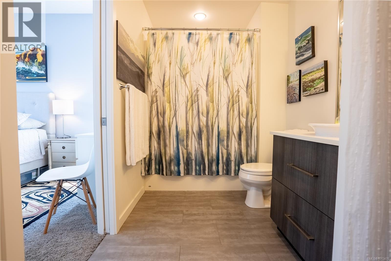 207 4052 Douglas St, Saanich