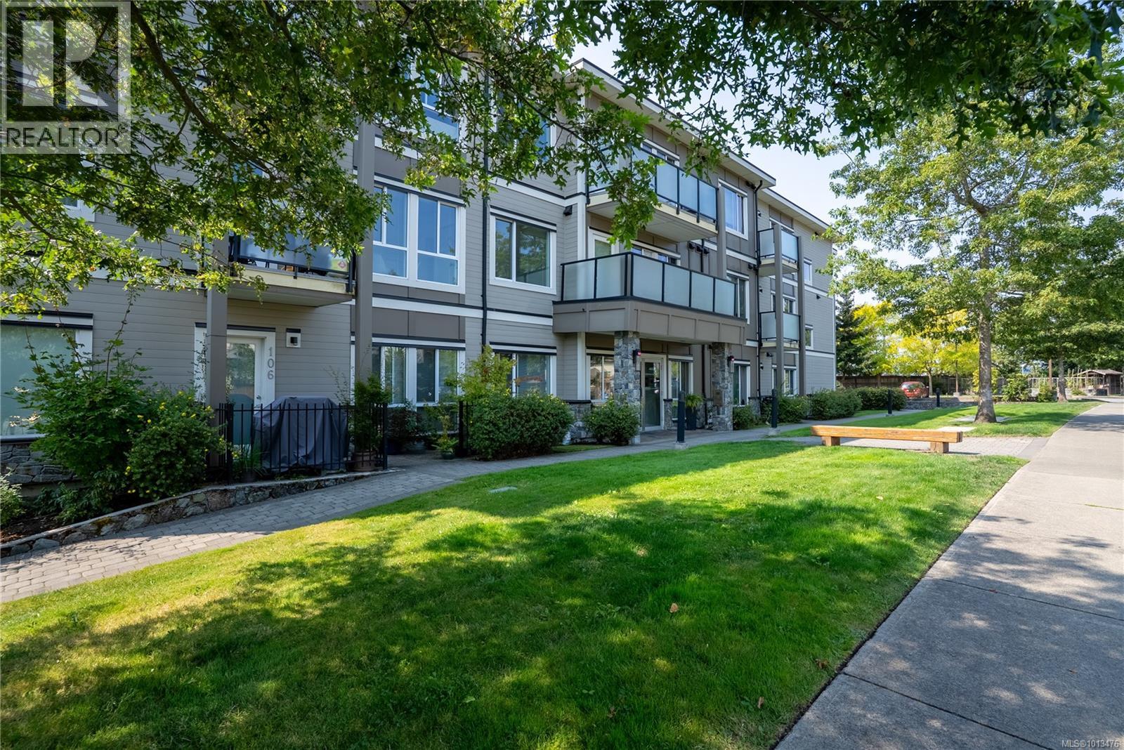 207 4052 Douglas St, Saanich