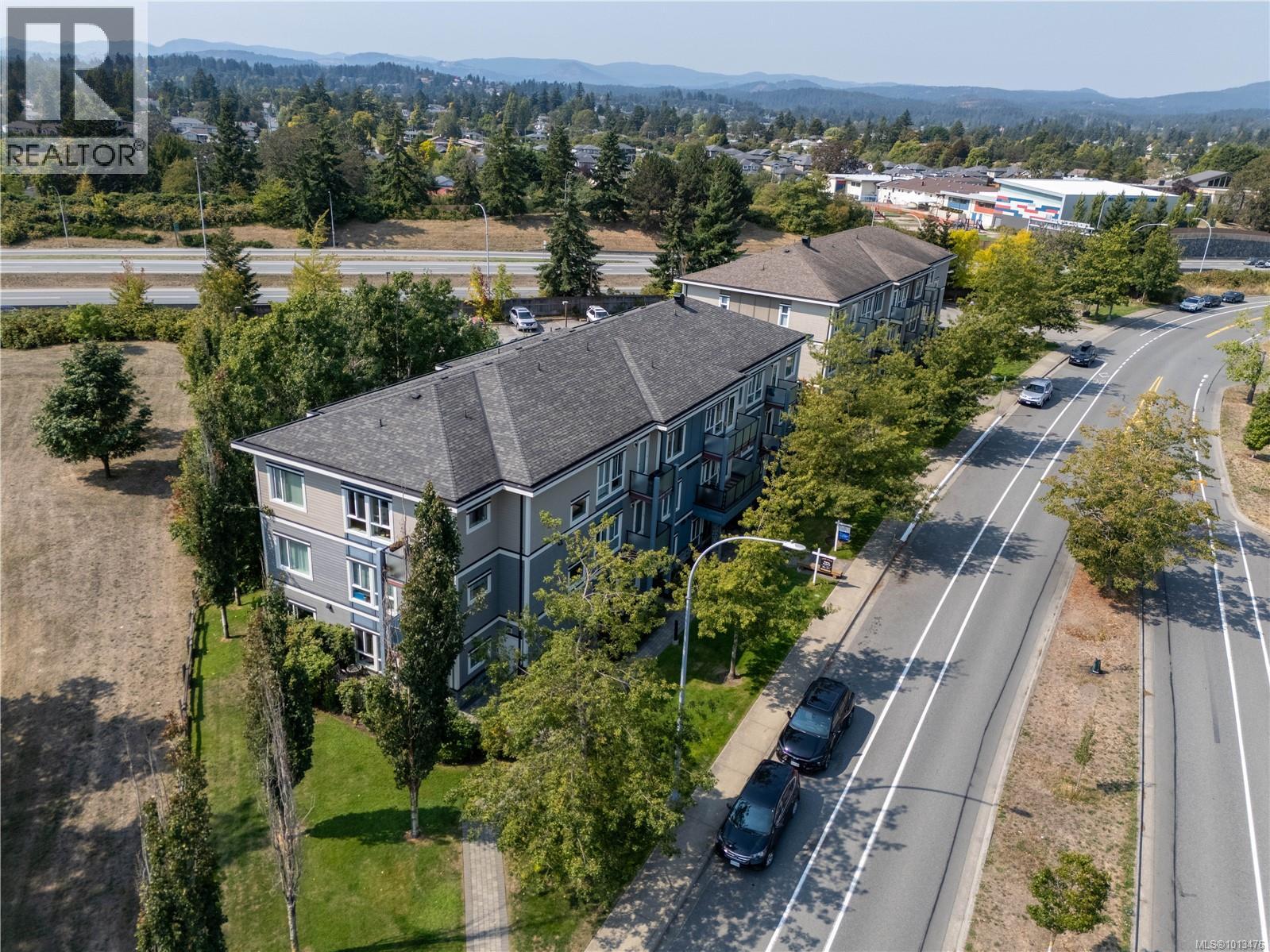 207 4052 Douglas St, Saanich