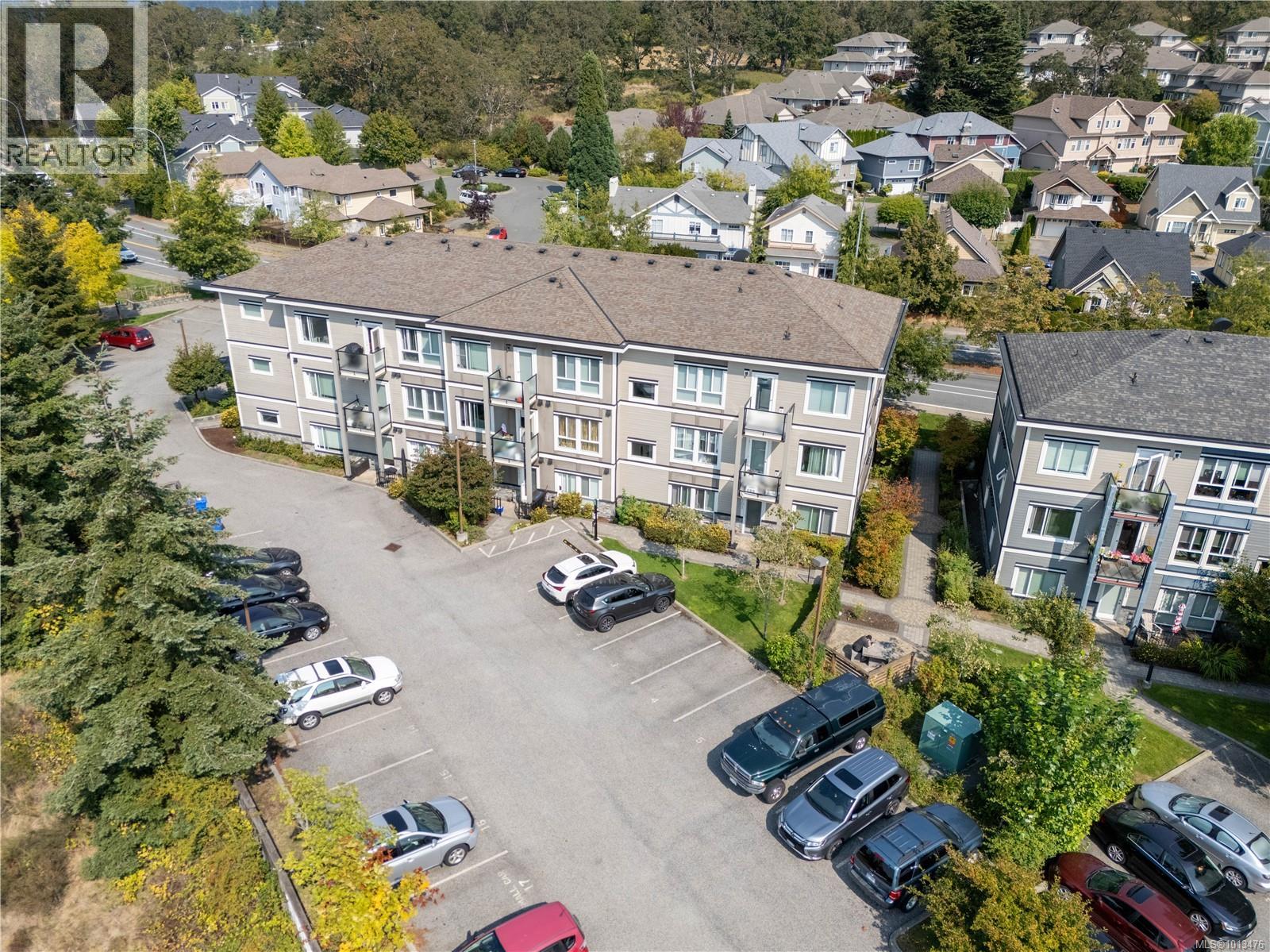 207 4052 Douglas St, Saanich