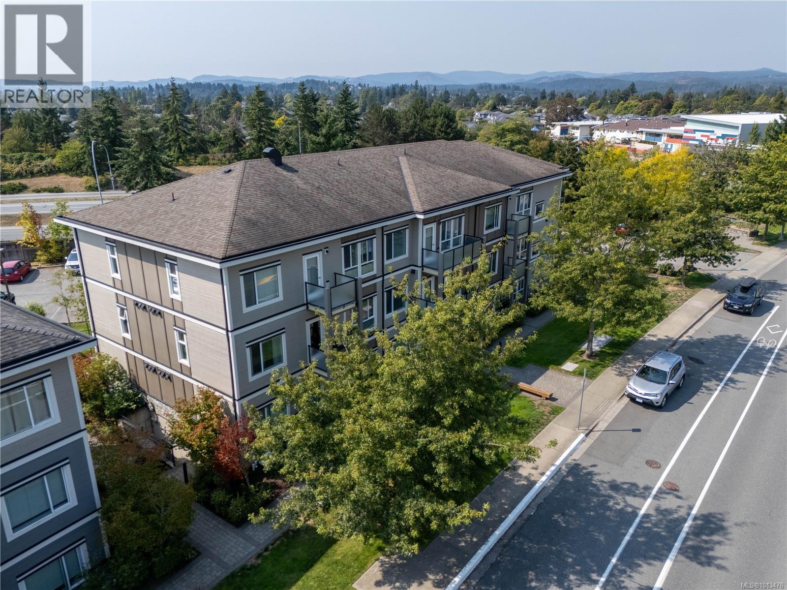 207 4052 Douglas St, Saanich
