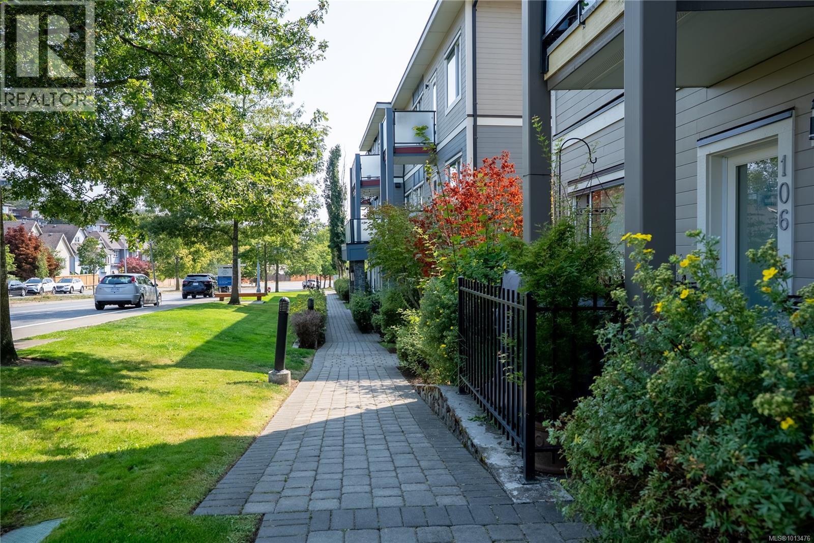 207 4052 Douglas St, Saanich