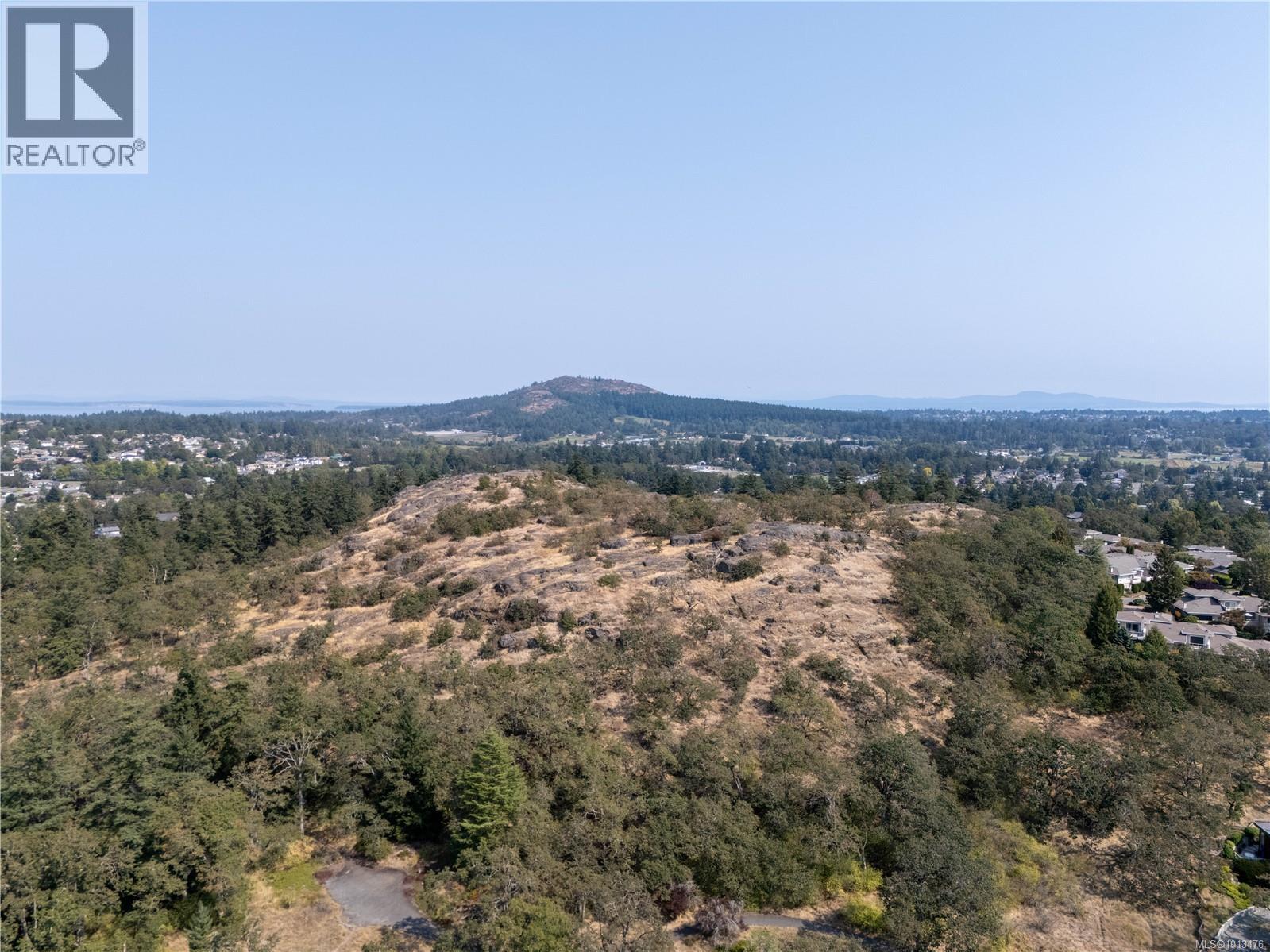 207 4052 Douglas St, Saanich