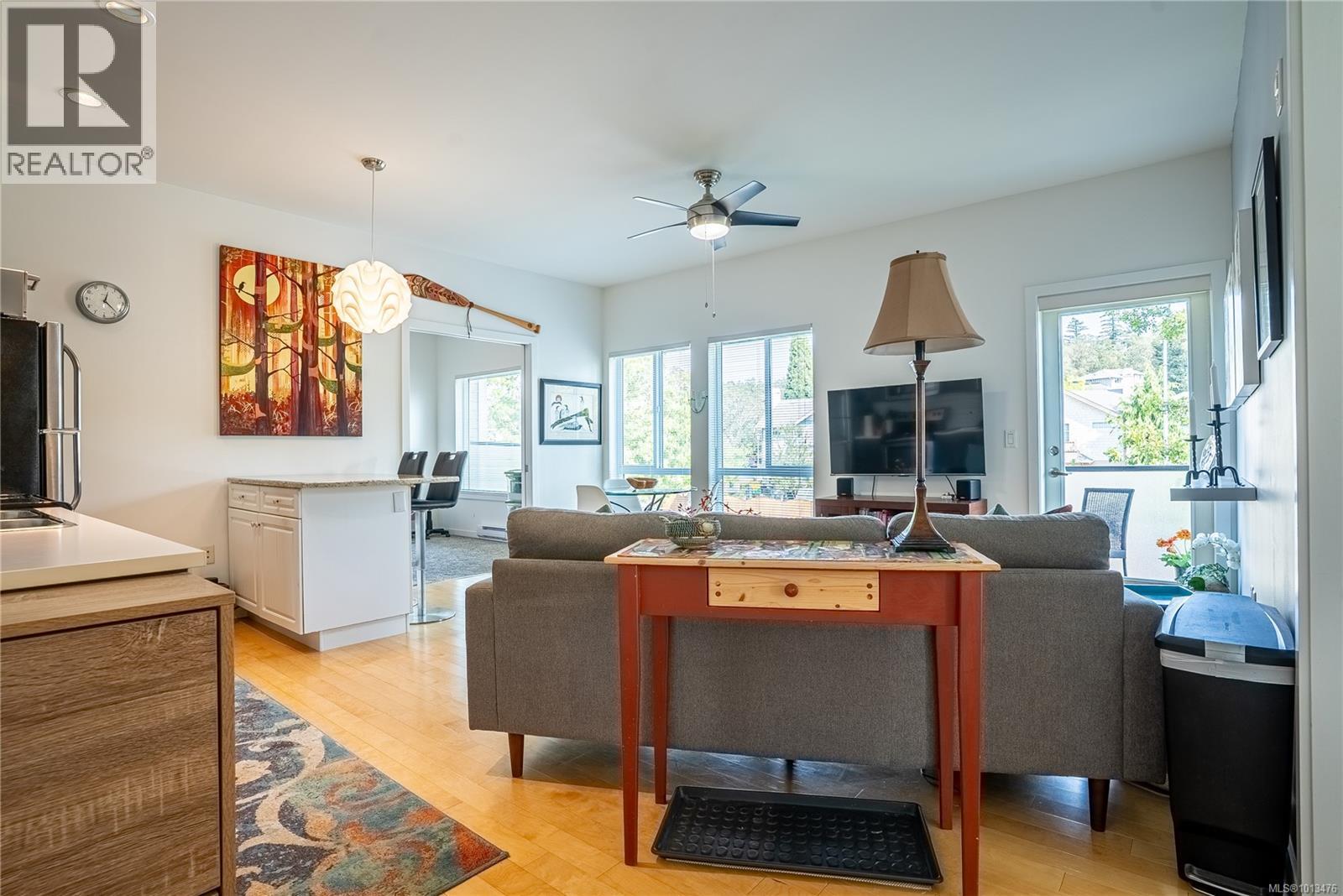 207 4052 Douglas St, Saanich