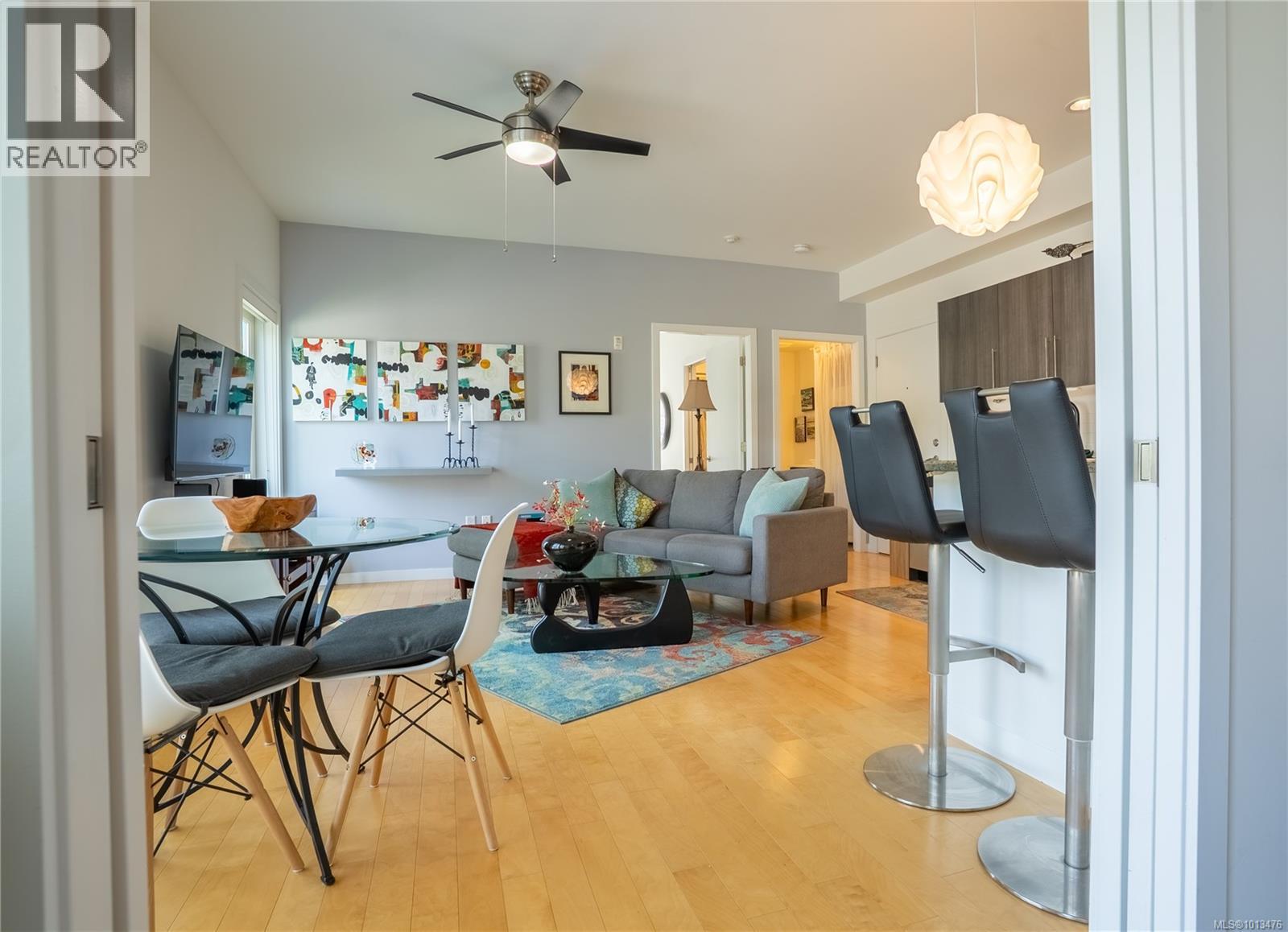 207 4052 Douglas St, Saanich