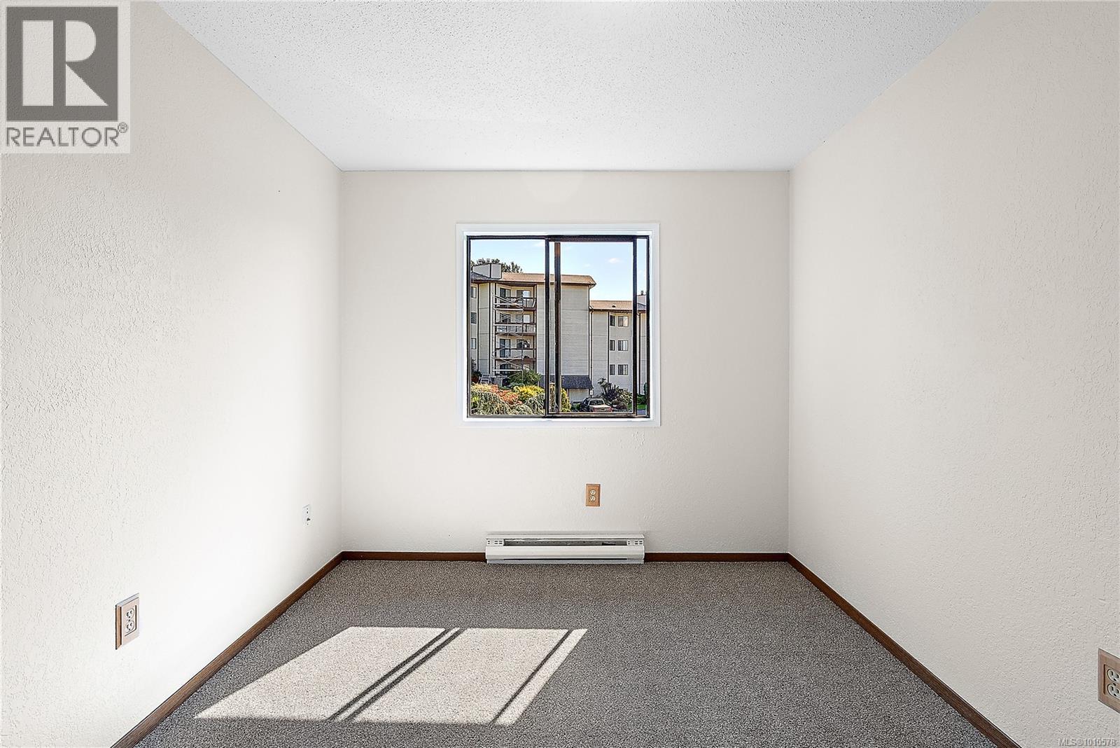 402 71 Gorge Road West, Saanich