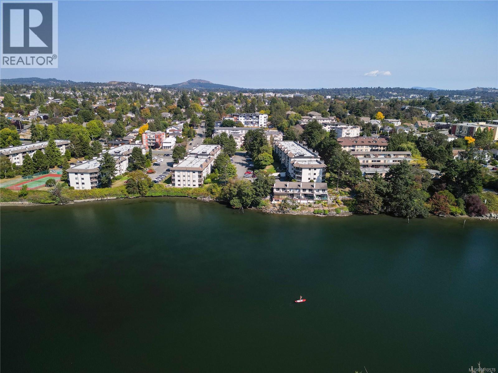 402 71 Gorge Road West, Saanich