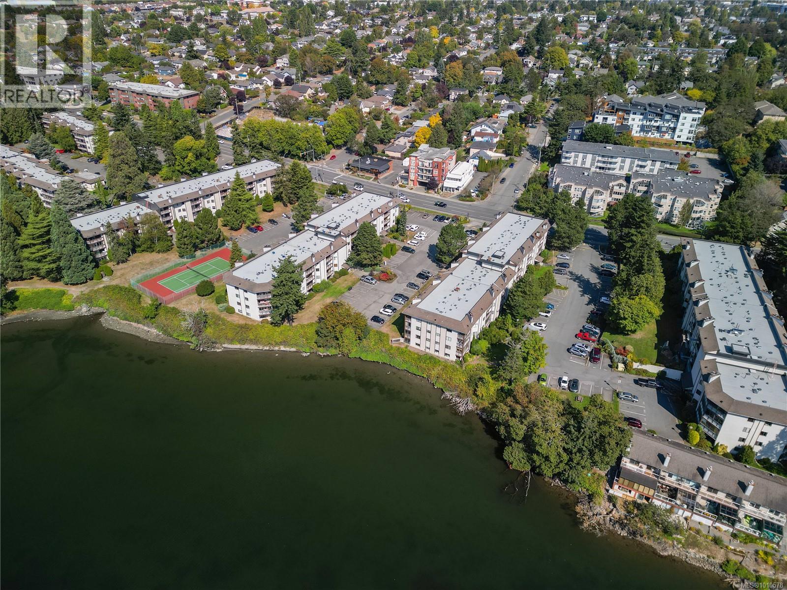 402 71 Gorge Road West, Saanich