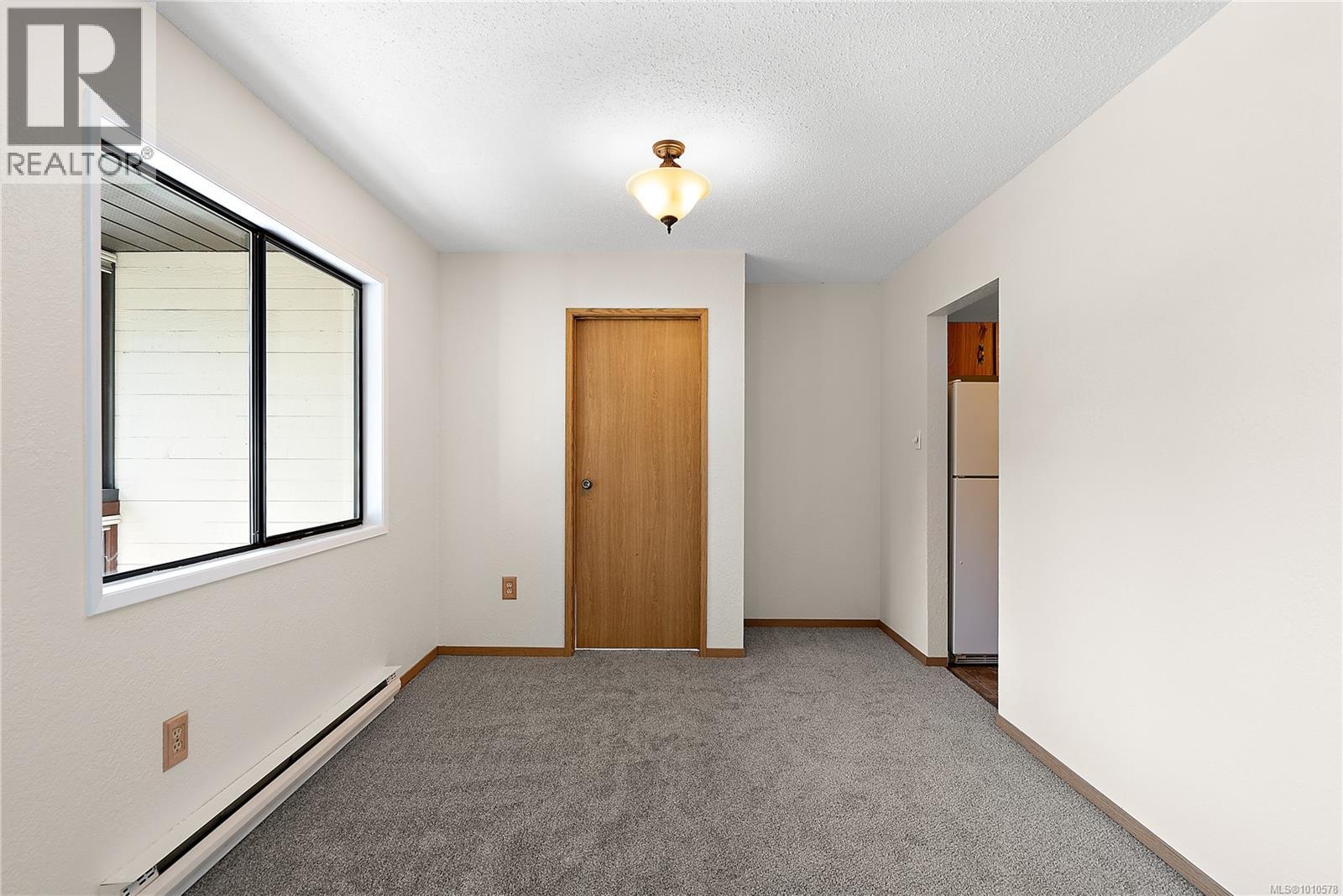 402 71 Gorge Road West, Saanich