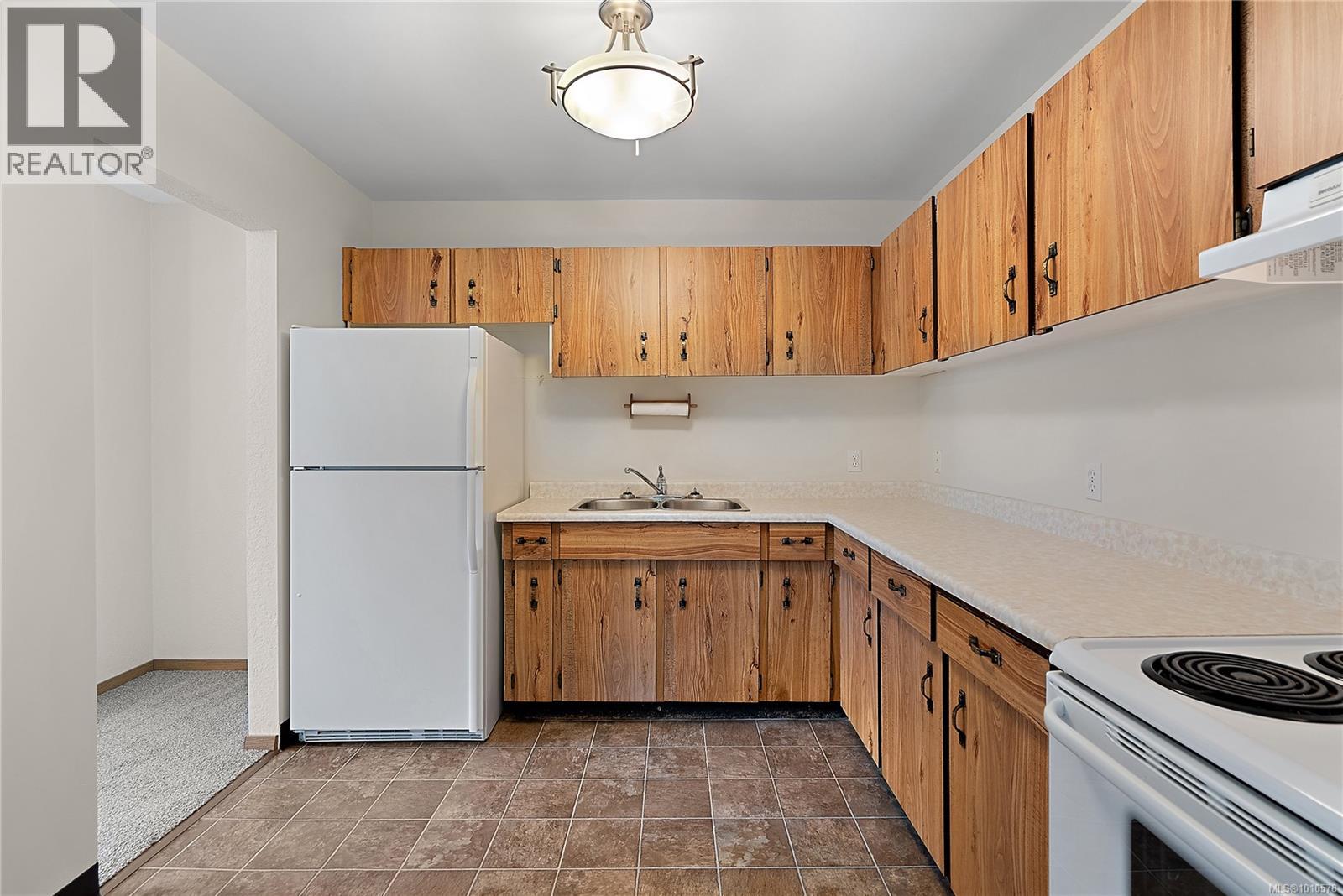 402 71 Gorge Road West, Saanich