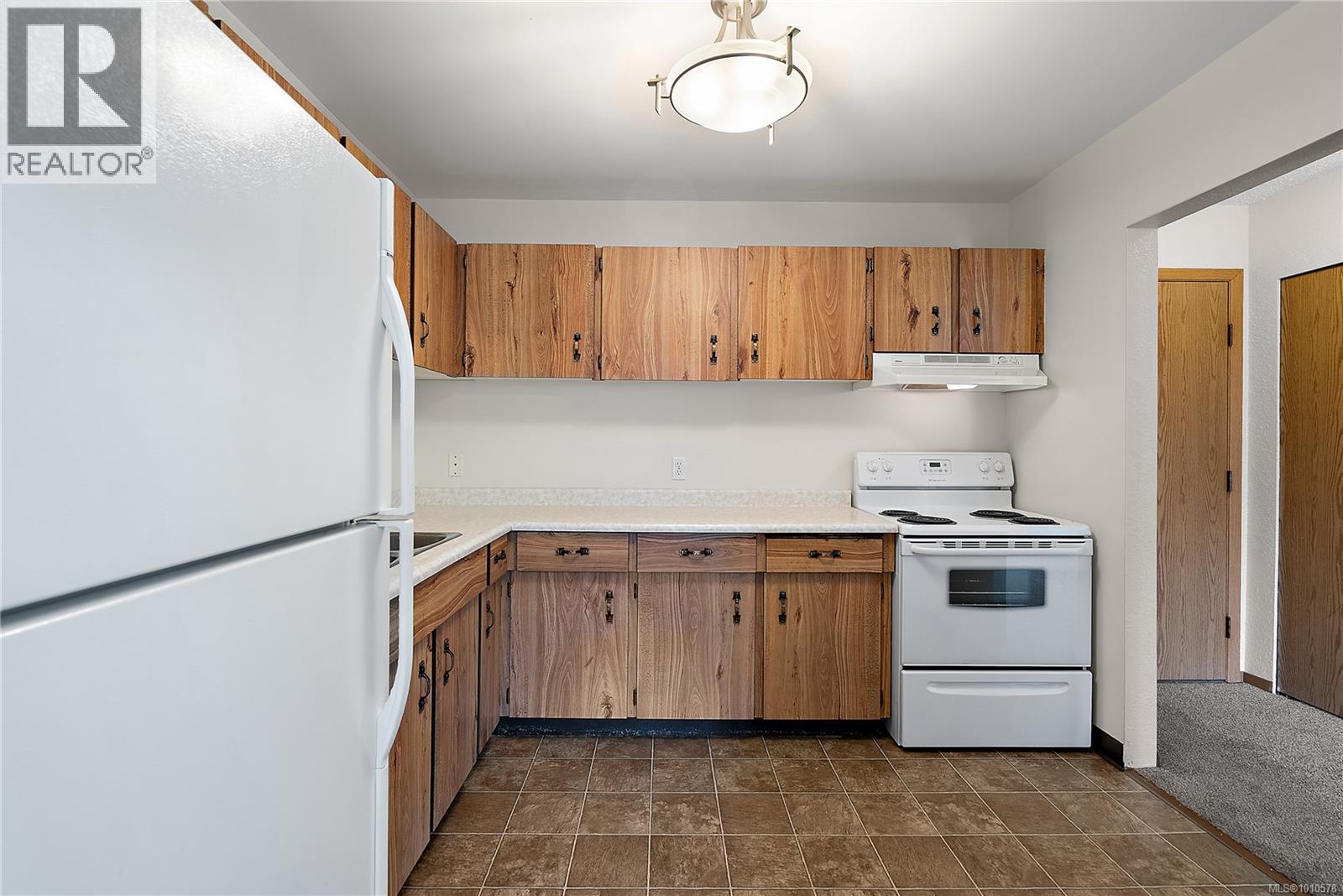 402 71 Gorge Road West, Saanich