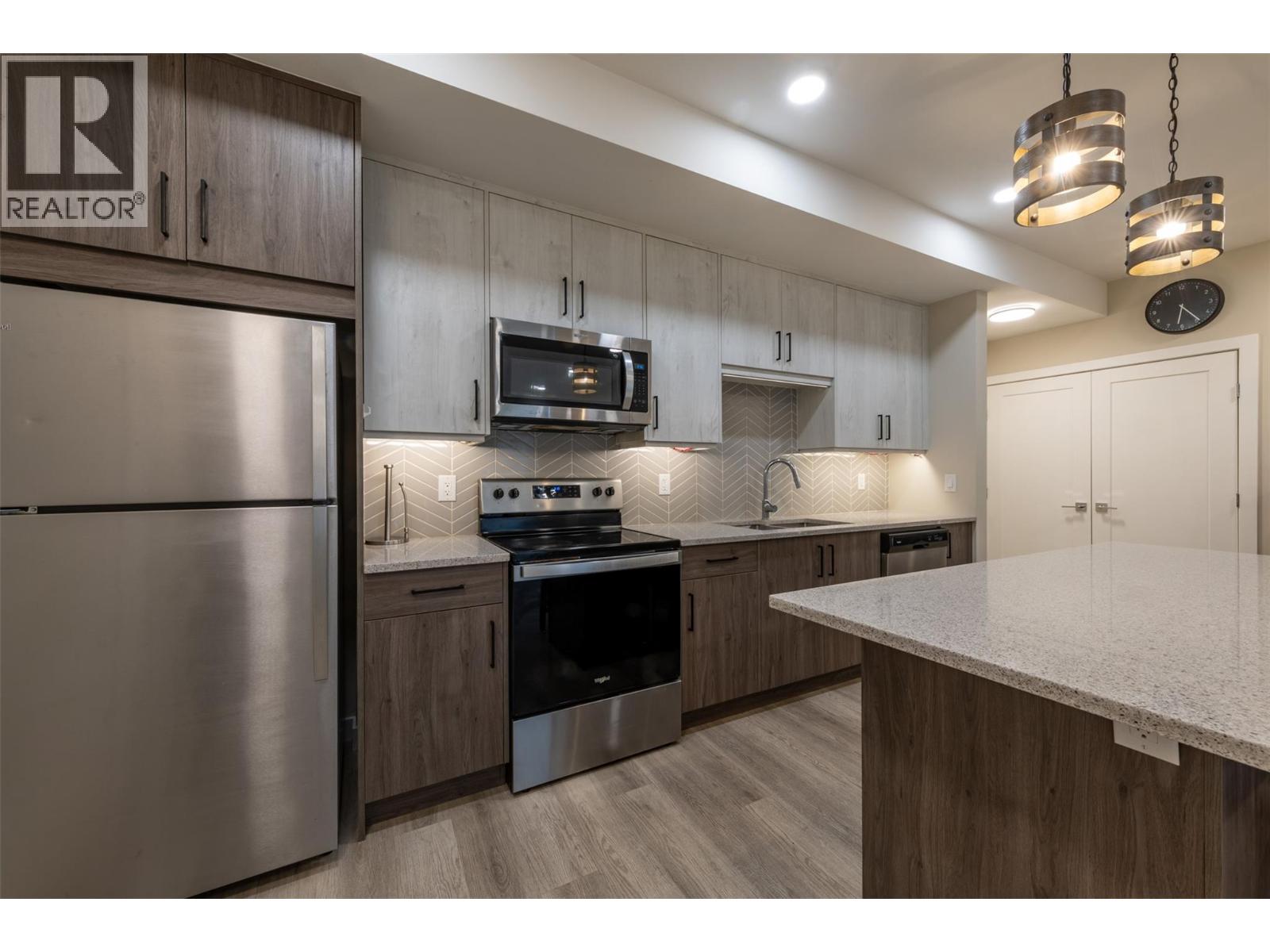 #203 1200 11TH AVENUE N - 21