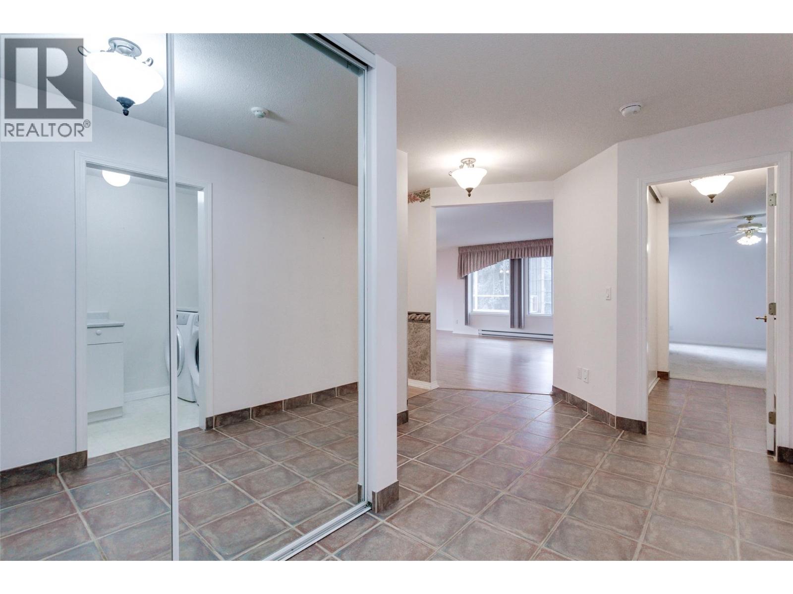 105 1055 Lawrence Avenue, Kelowna