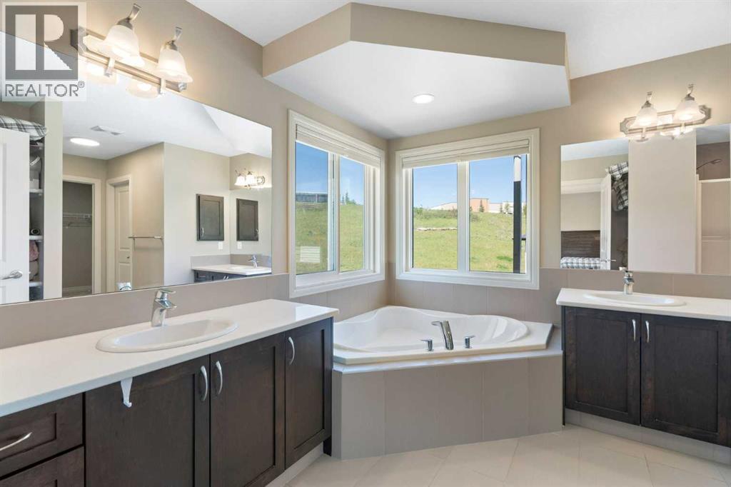 Single Family House for Sale in  Sherwood Mount NW Sherwood Calgary 