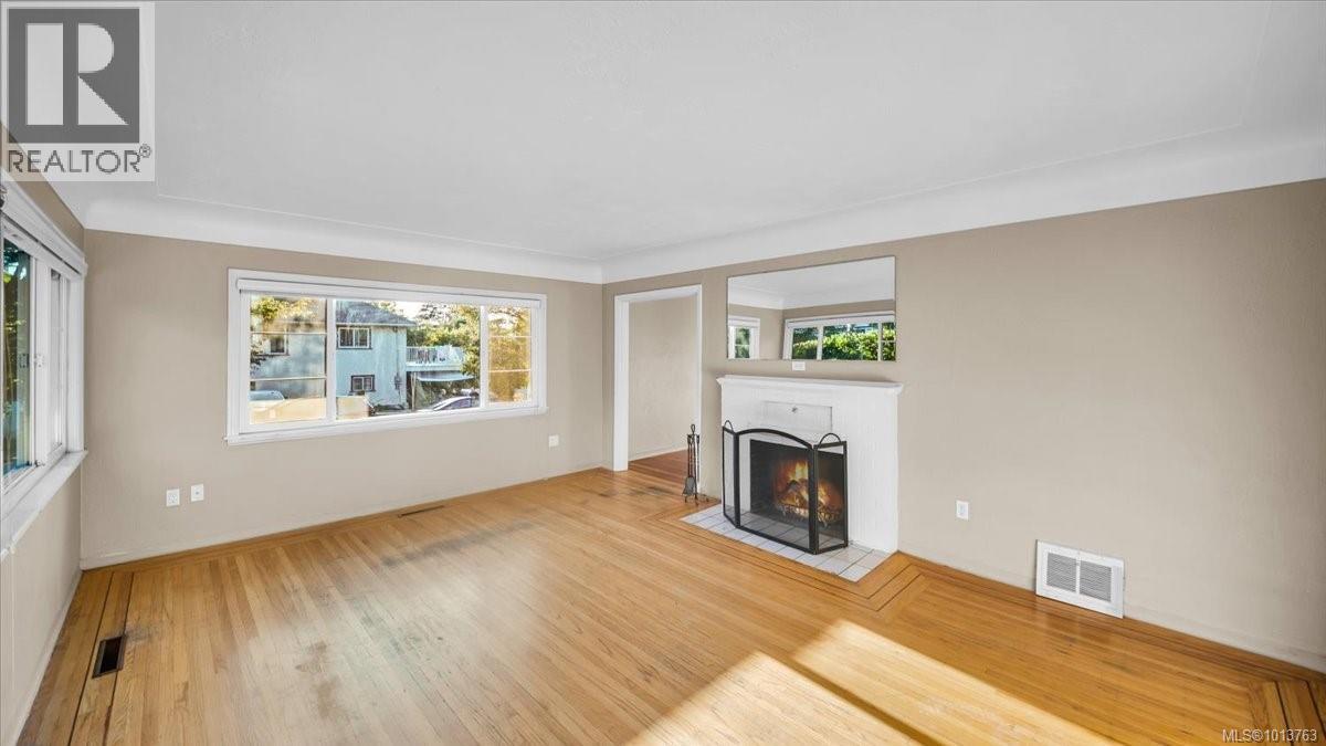 Single Family House Tudor for Sale in  Finlayson St Victoria 