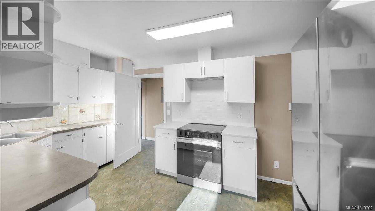 Single Family House Tudor for Sale in  Finlayson St Victoria 
