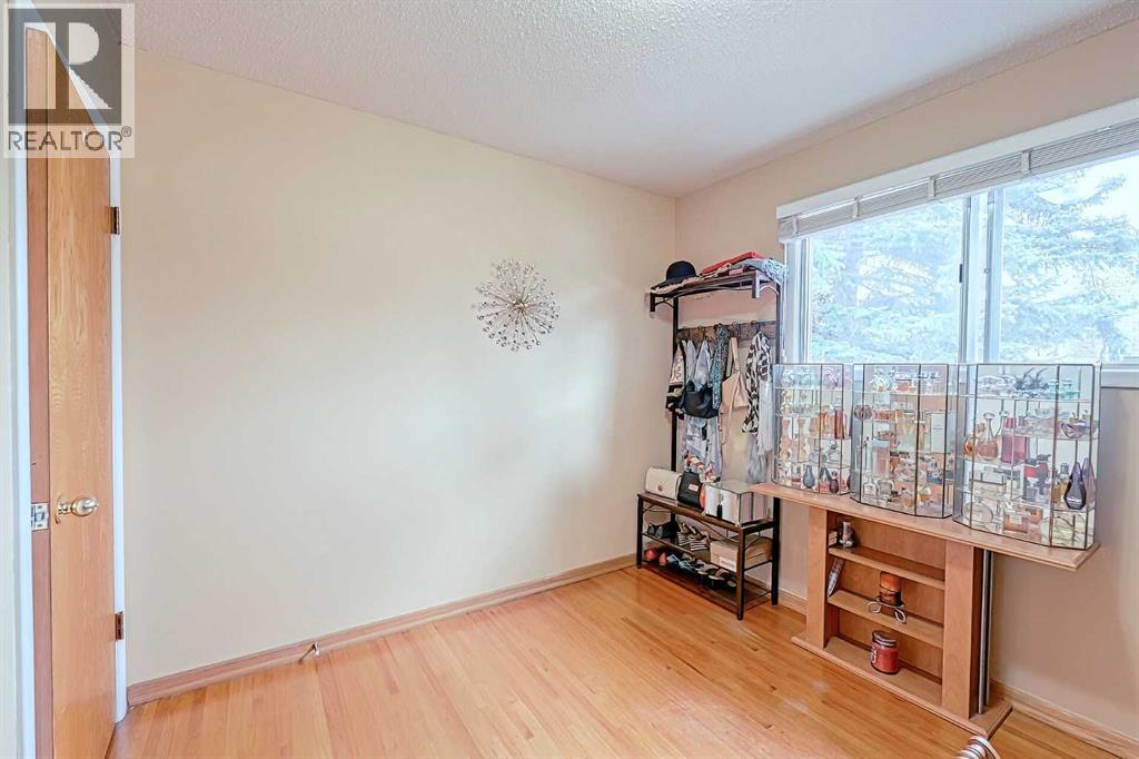 Single Family House Bungalow for Sale in  Vallance Crescent NW Varsity Calgary 