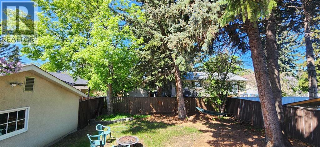 Single Family House Bungalow for Sale in  Vallance Crescent NW Varsity Calgary 