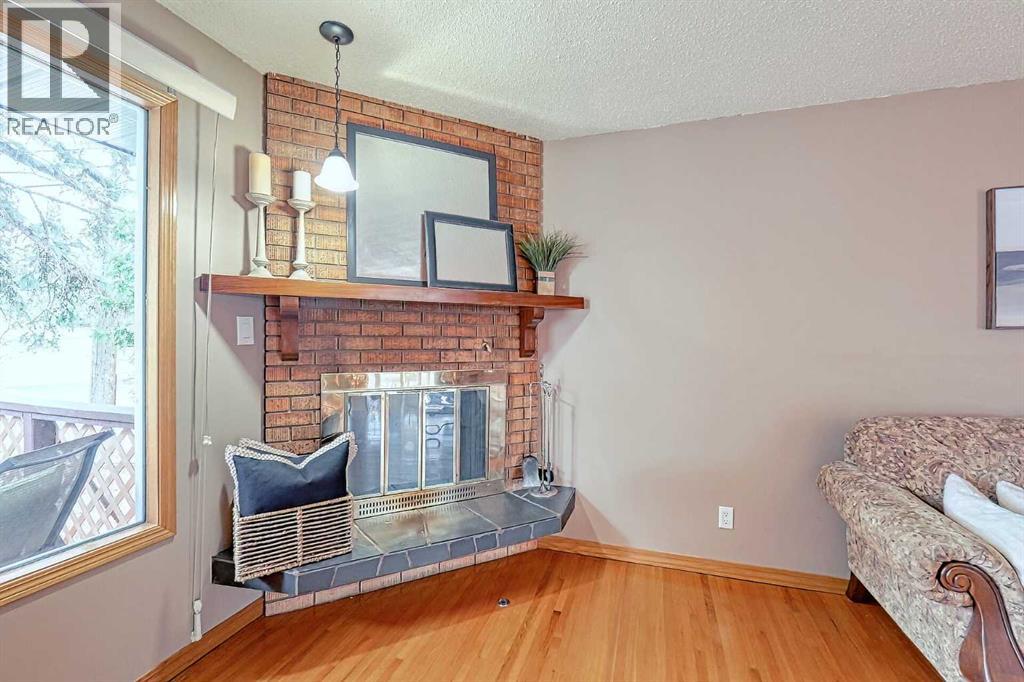 Single Family House Bungalow for Sale in  Vallance Crescent NW Varsity Calgary 