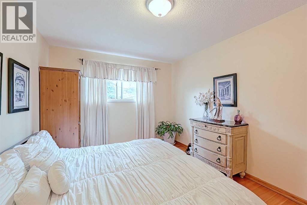 Single Family House Bungalow for Sale in  Vallance Crescent NW Varsity Calgary 